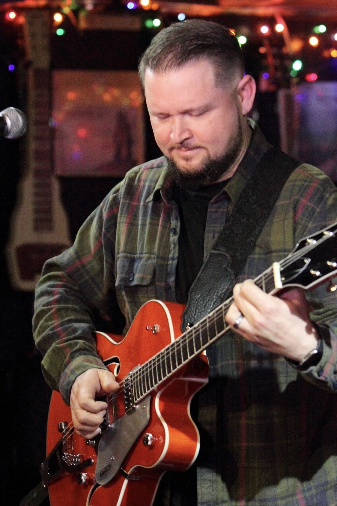 Joe Sims performing live electric